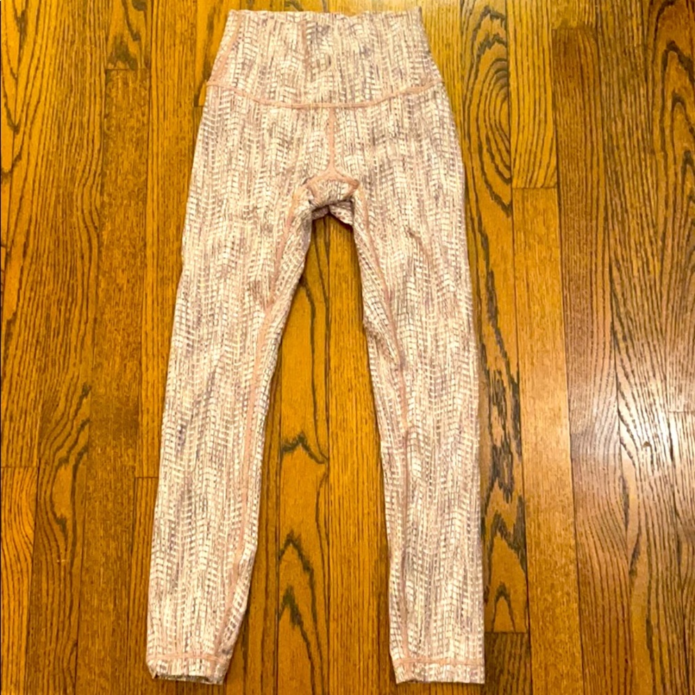 Lululemon Wunder Under Leggings!!